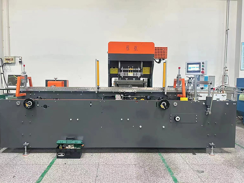 锯条装订机现场